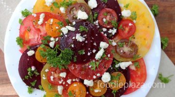 Салат из свежих помидоров, свеклы и сыра фета