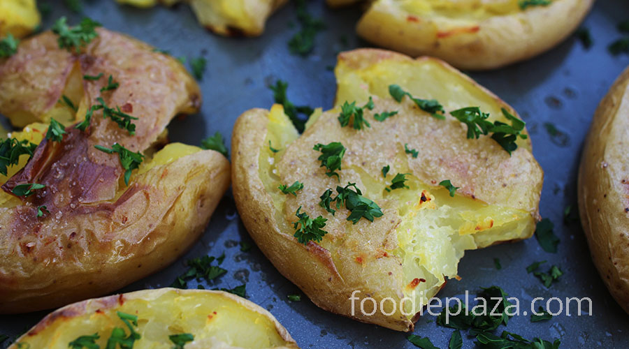 Ингредиенты для «Мясо, запечённое с картофелем и грибами»: