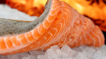Что полезней: консервированный лосось или свежий?