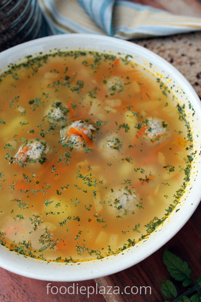 Суп с булгуром и фрикадельками из индейки