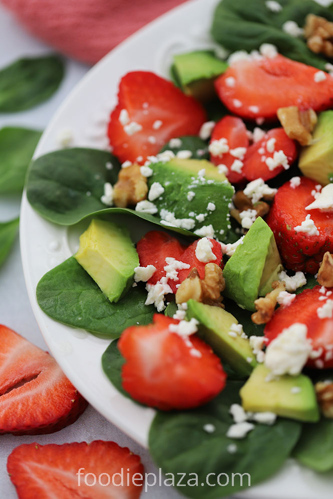 avocado-strawberry-spinach-salad